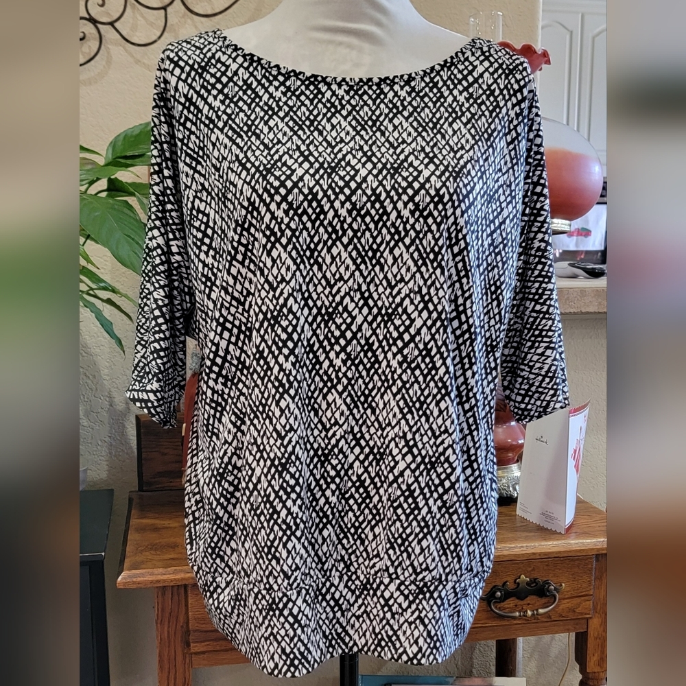 Elementz Woman Black and White Blouse